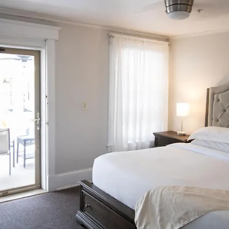 Inn On Charlotte Boutique Hotel-2